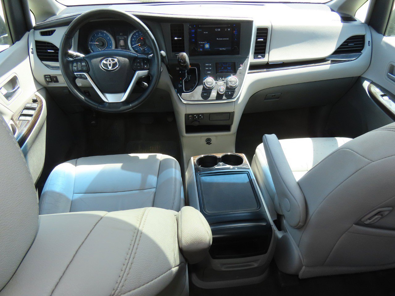 Used 2016 Toyota Sienna XLE FWD image 24