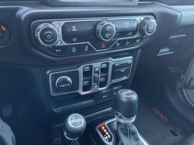 Used 2018 Jeep Wrangler Unlimited Sahara AWD/4WD image 23