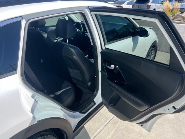 Used 2022 Kia Niro Touring Special Edition FWD image 25