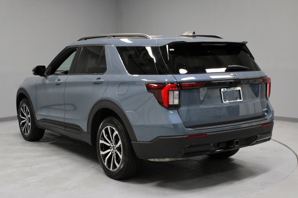 Certified 2025 Ford Explorer ST-Line AWD/4WD image 10
