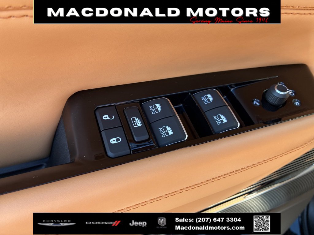 Used 2024 Jeep Grand Wagoneer Series III w/ HD Trailer Tow Package image 18