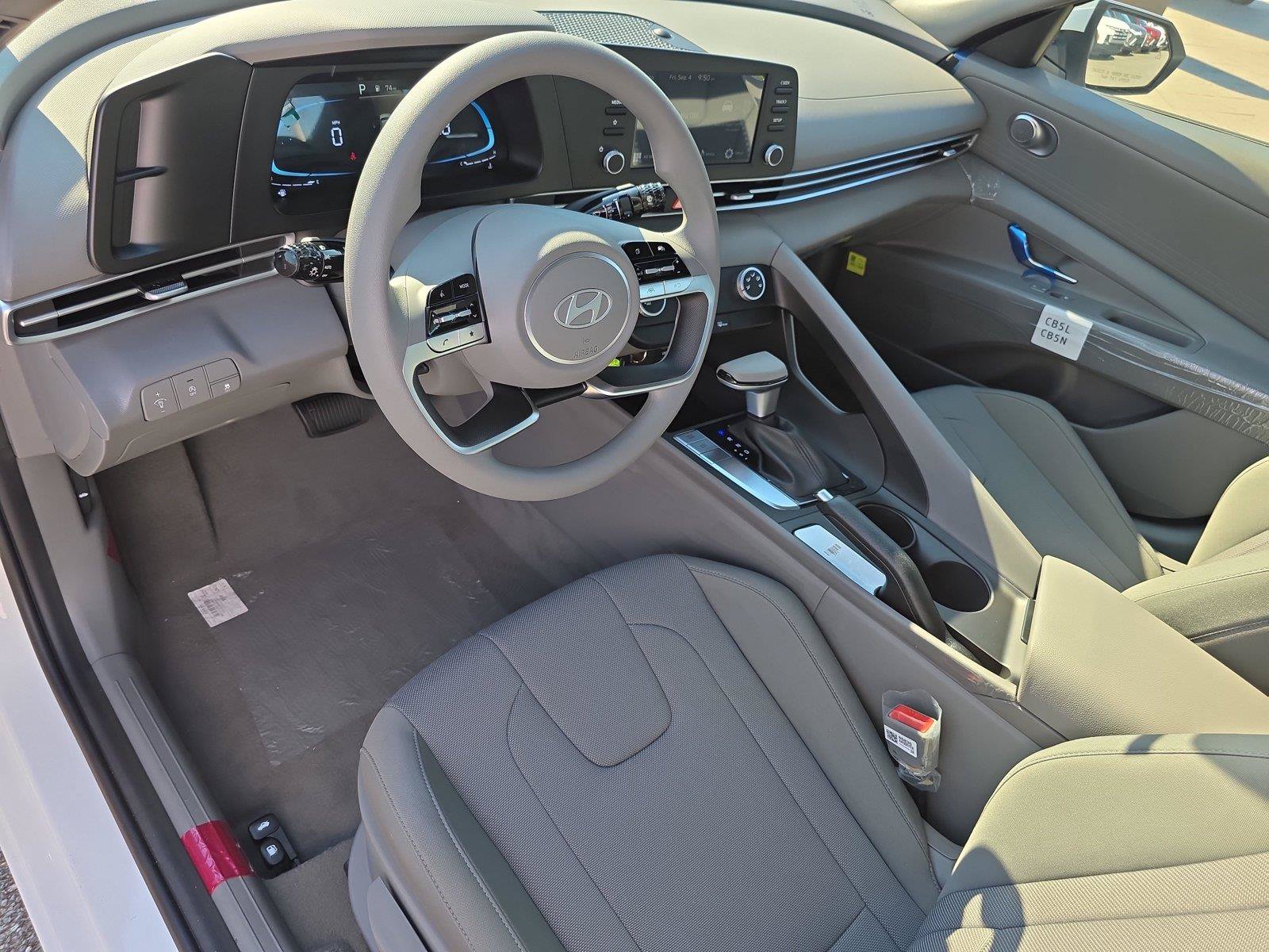New 2026 Hyundai Elantra SE FWD image 4