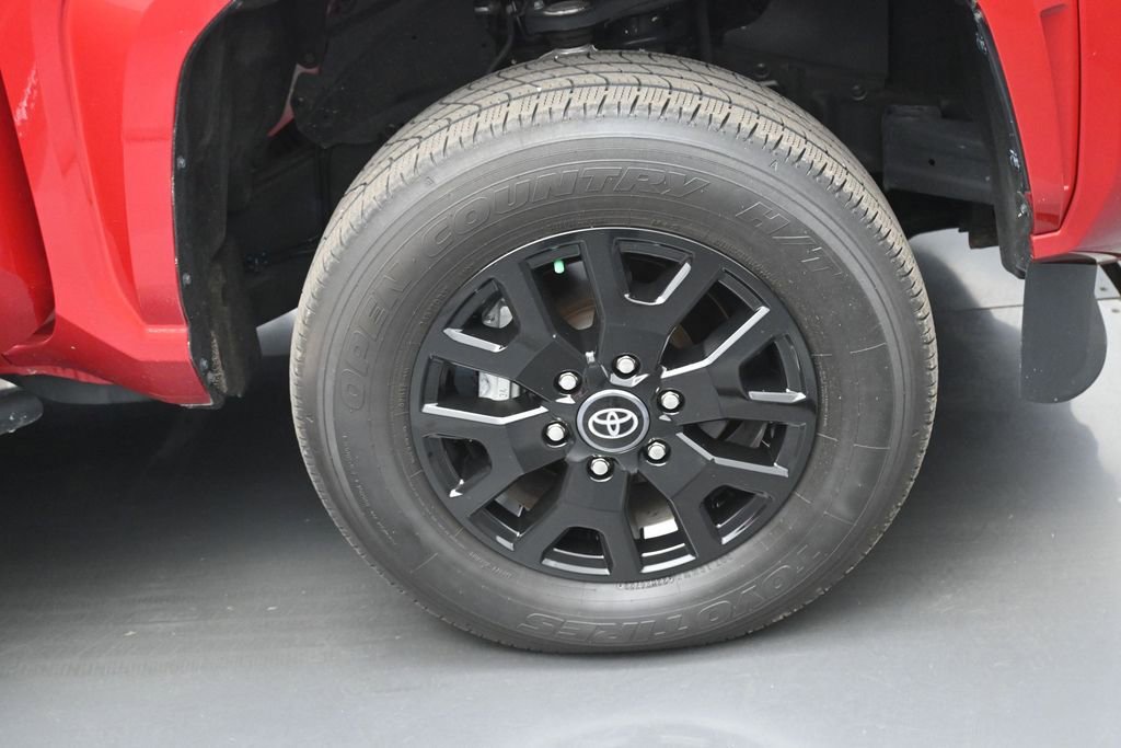 Certified 2024 Toyota Tacoma SR5 AWD/4WD image 33