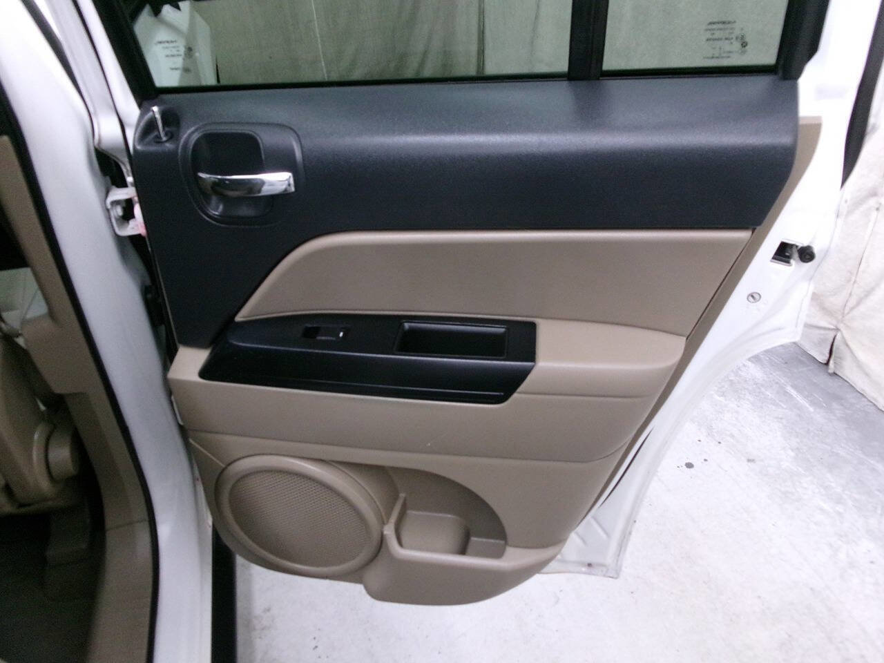 Used 2012 Jeep Patriot Latitude w/ Sun/Sound Group AWD/4WD image 32
