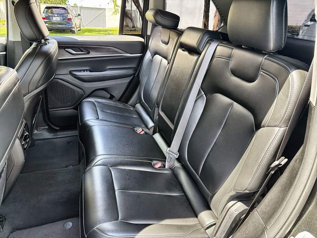 Used 2023 Jeep Grand Cherokee Limited w/ Trailer Tow Prep Group (B) AWD/4WD image 24