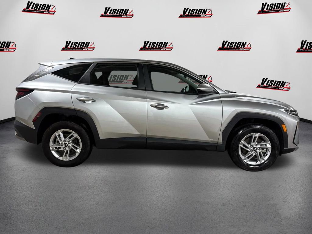 Used 2025 Hyundai Tucson SE AWD/4WD image 4