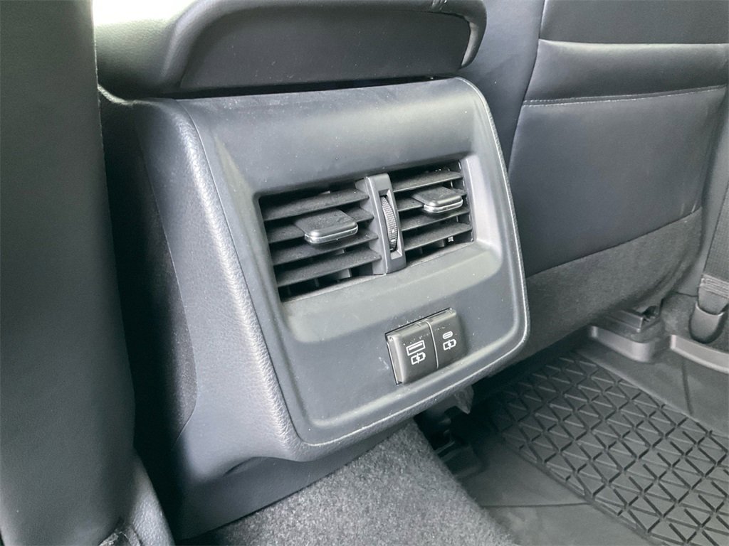 Used 2022 Toyota Avalon XSE image 29