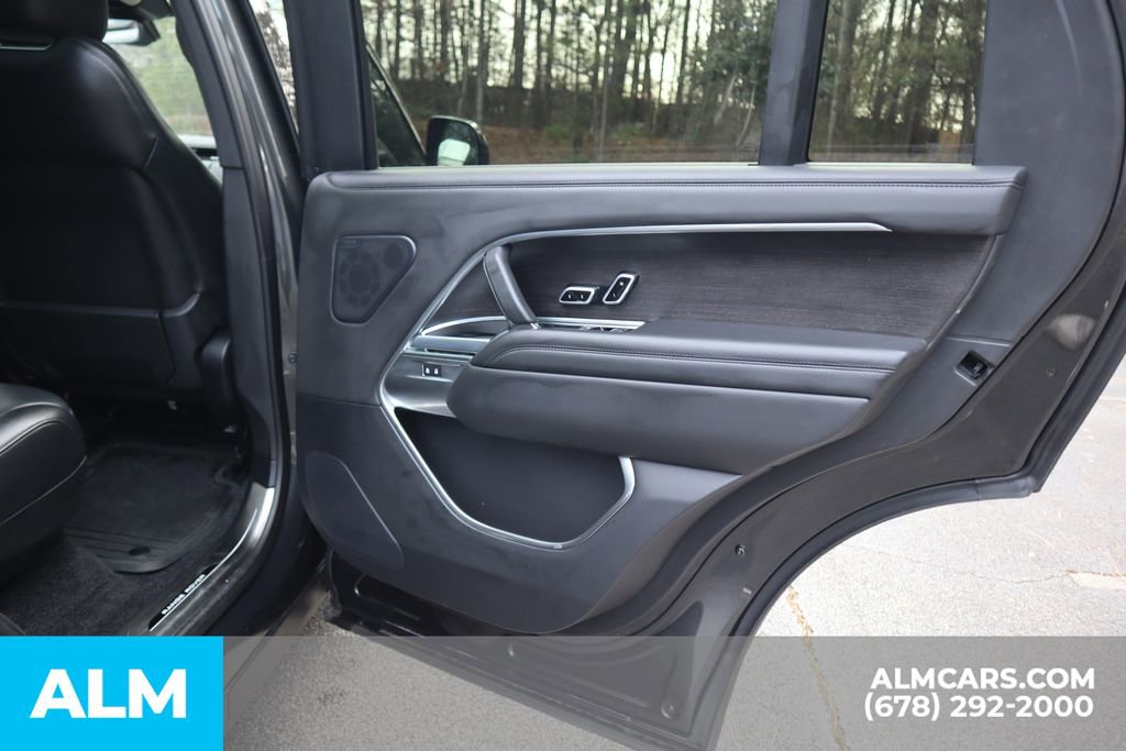 Used 2025 Land Rover Range Rover Long Wheelbase SE image 31