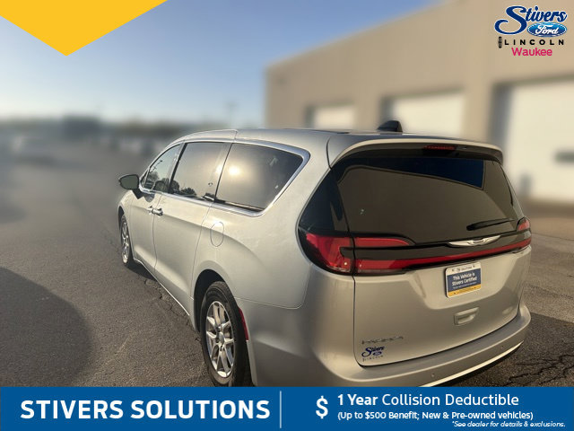 Used 2024 Chrysler Pacifica Touring-L FWD image 10