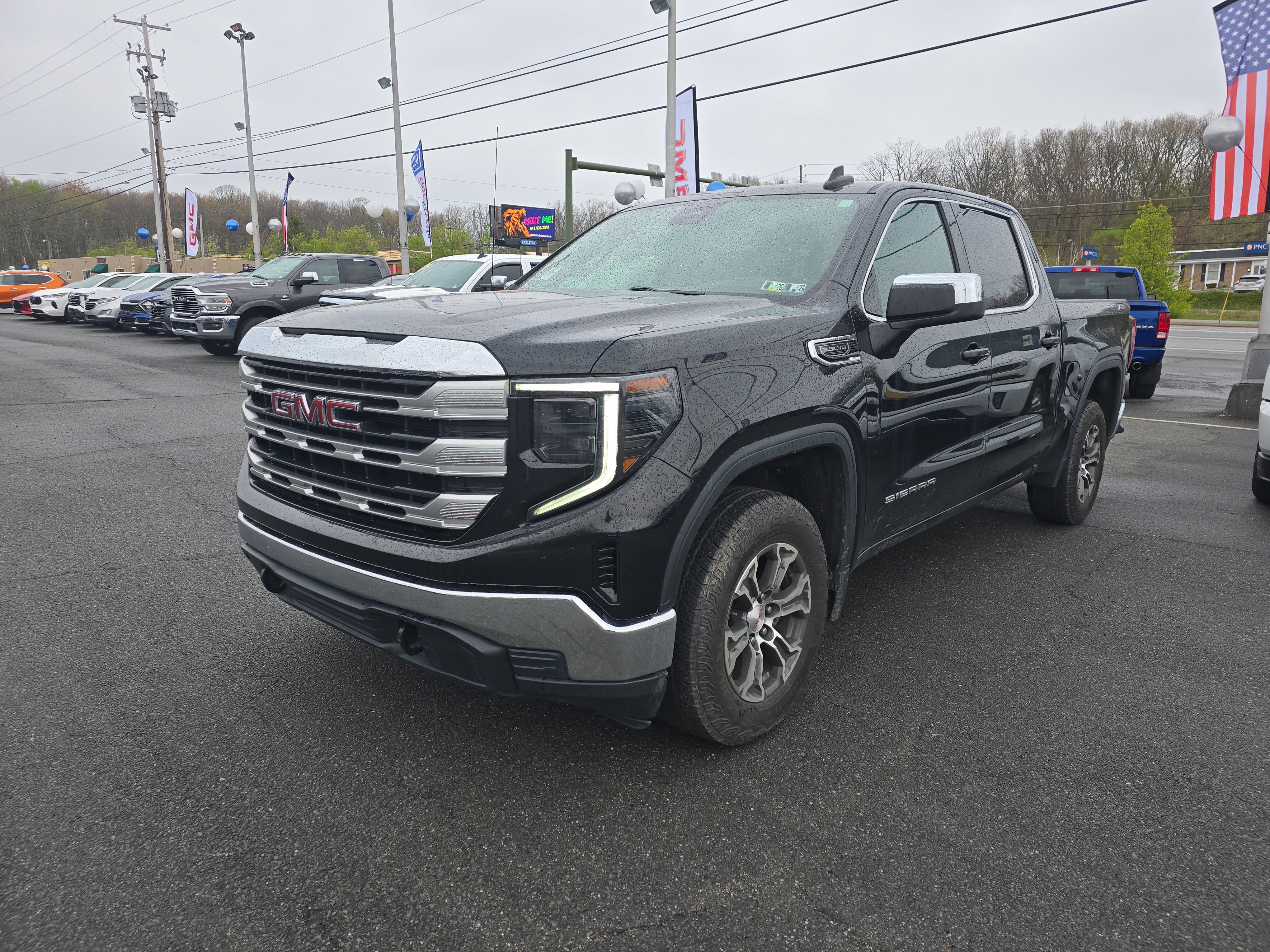 Used 2022 GMC Sierra 1500 SLE w/ X31 Off-Road Package AWD/4WD image 11