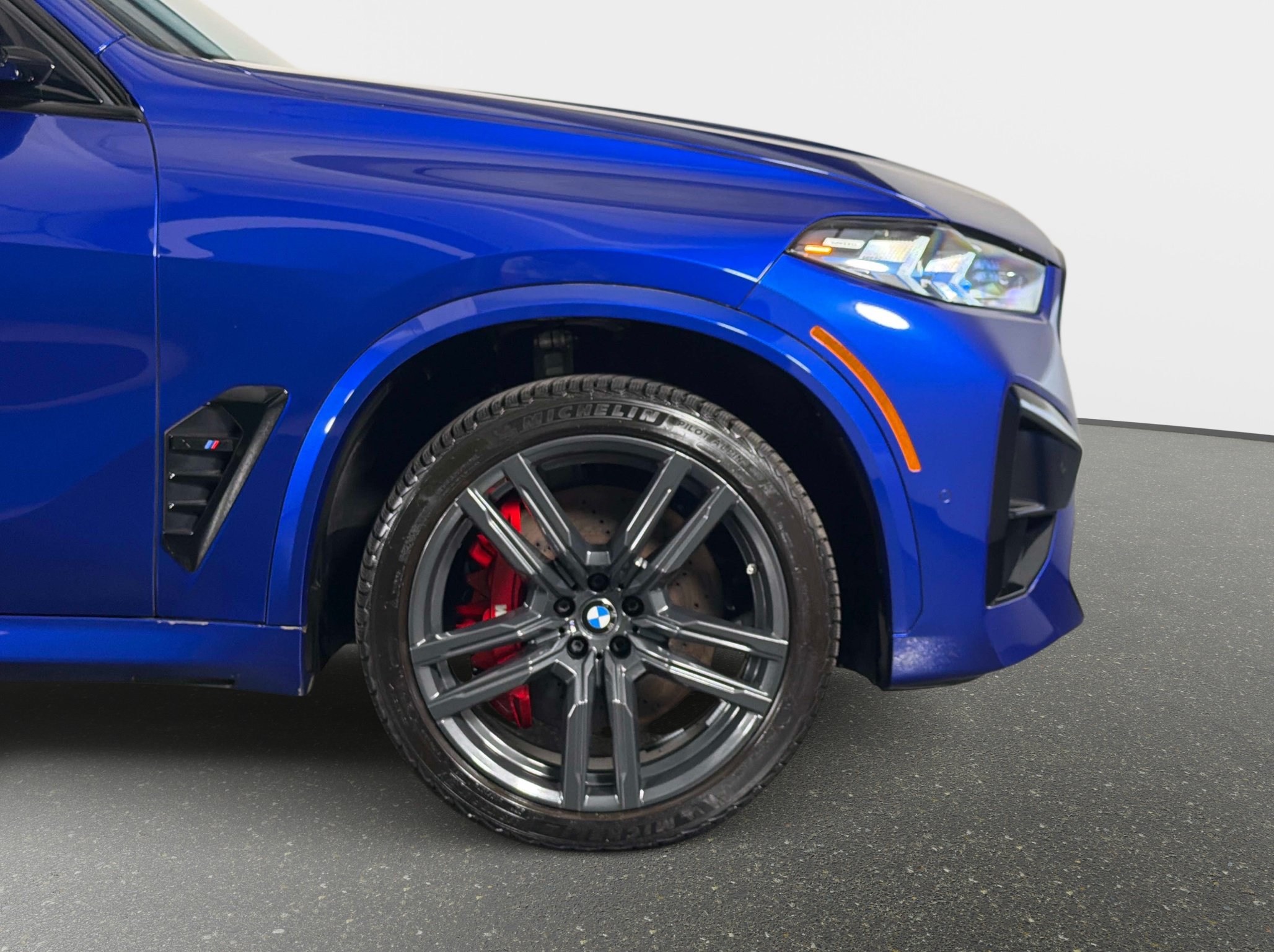 Used 2025 BMW X5 M Competition AWD/4WD image 3