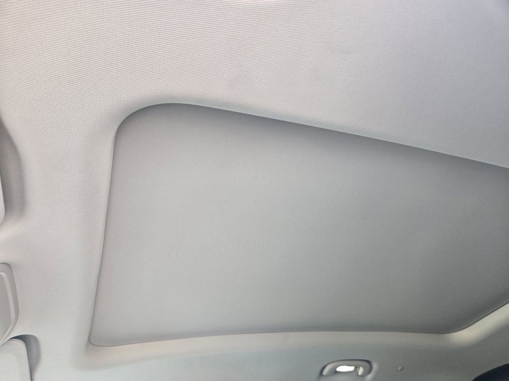 Used 2023 Buick Envision Essence w/ Technology Package I image 29