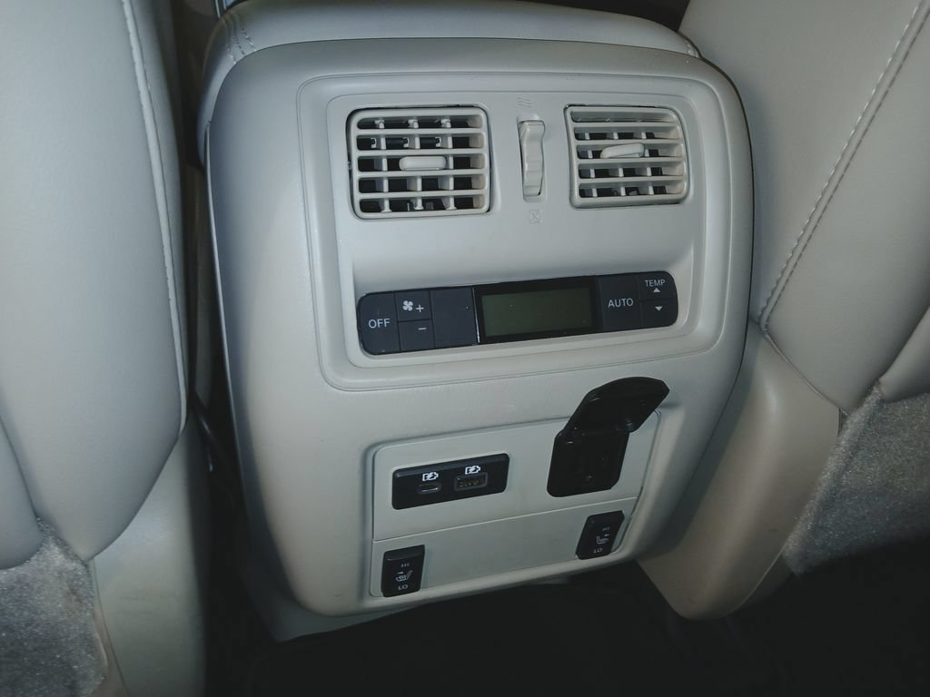 Used 2019 Nissan Pathfinder SL AWD/4WD image 16