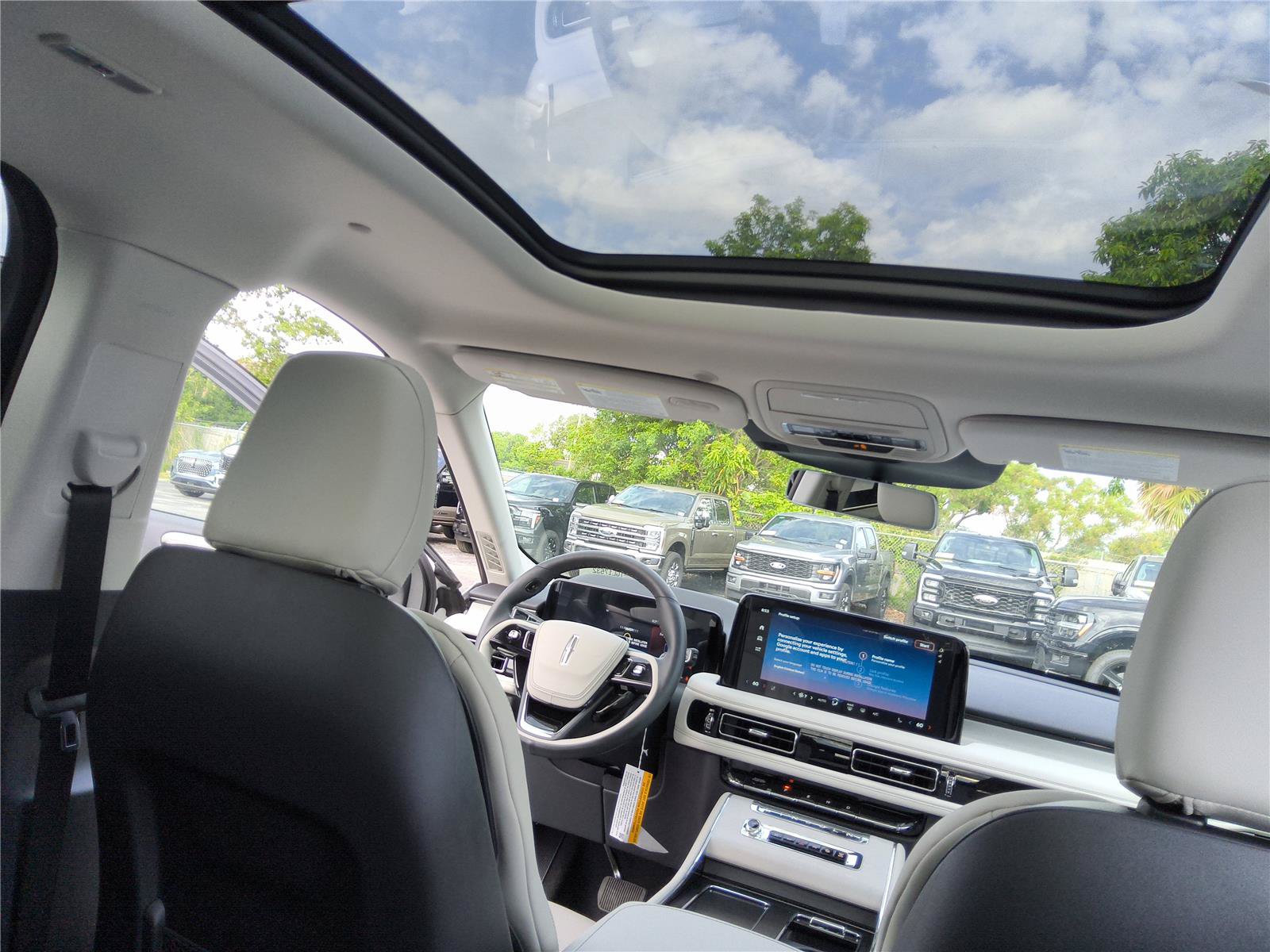New 2026 Lincoln Aviator Reserve w/ Illumination Package RWD image 24