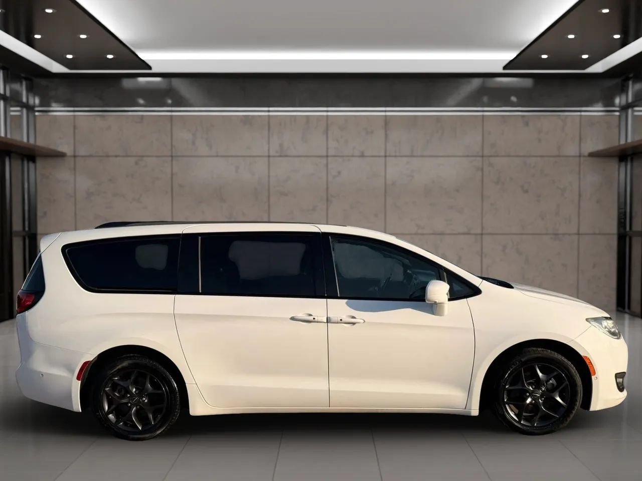 Used 2019 Chrysler Pacifica Touring-L Plus w/ Advanced Safetytec Group FWD image 14