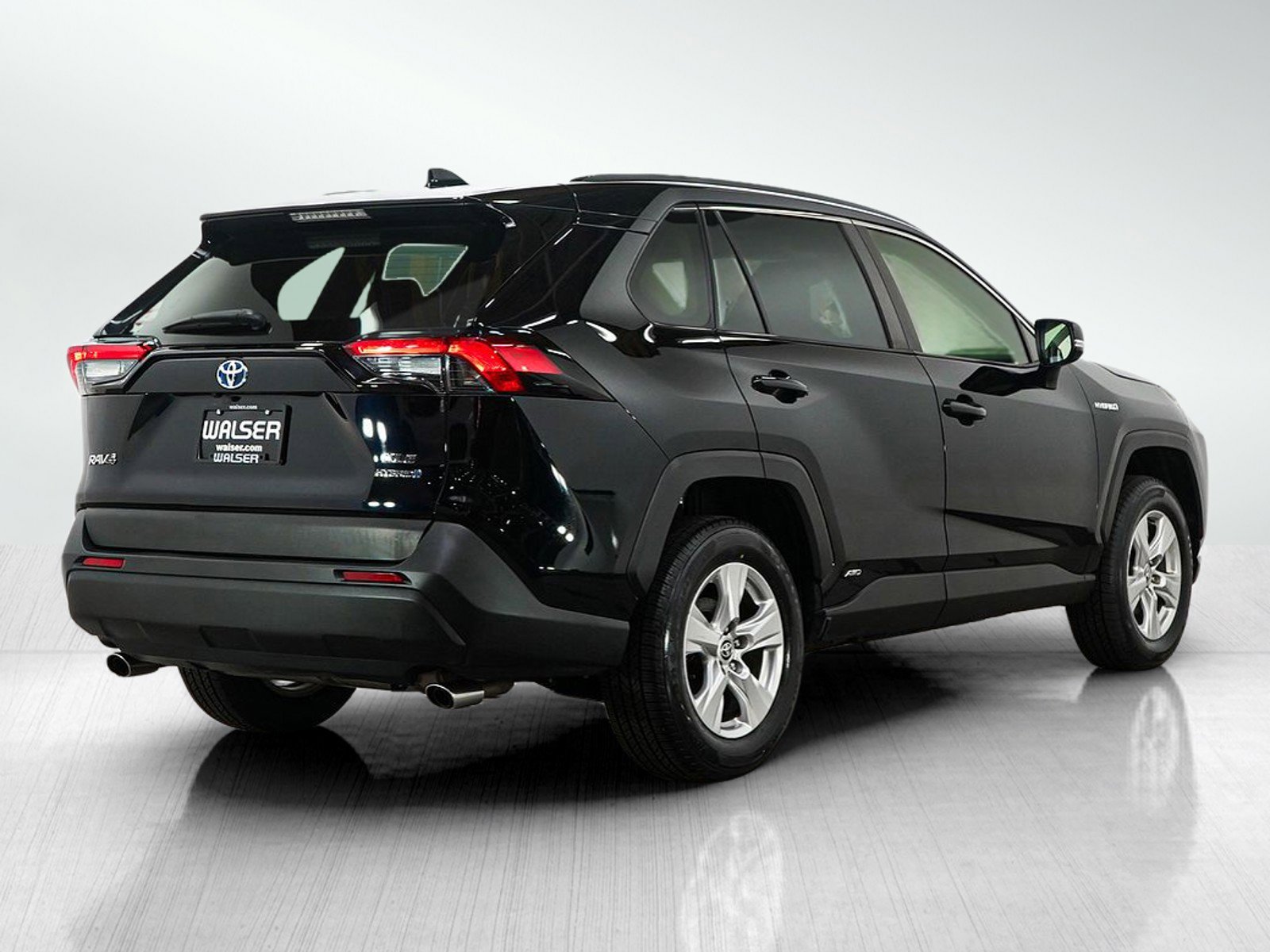 Used 2020 Toyota RAV4 XLE w/ Convenience Package image 5