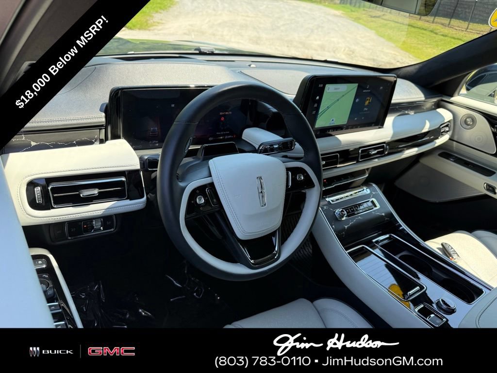 Used 2025 Lincoln Aviator Black Label AWD/4WD image 4