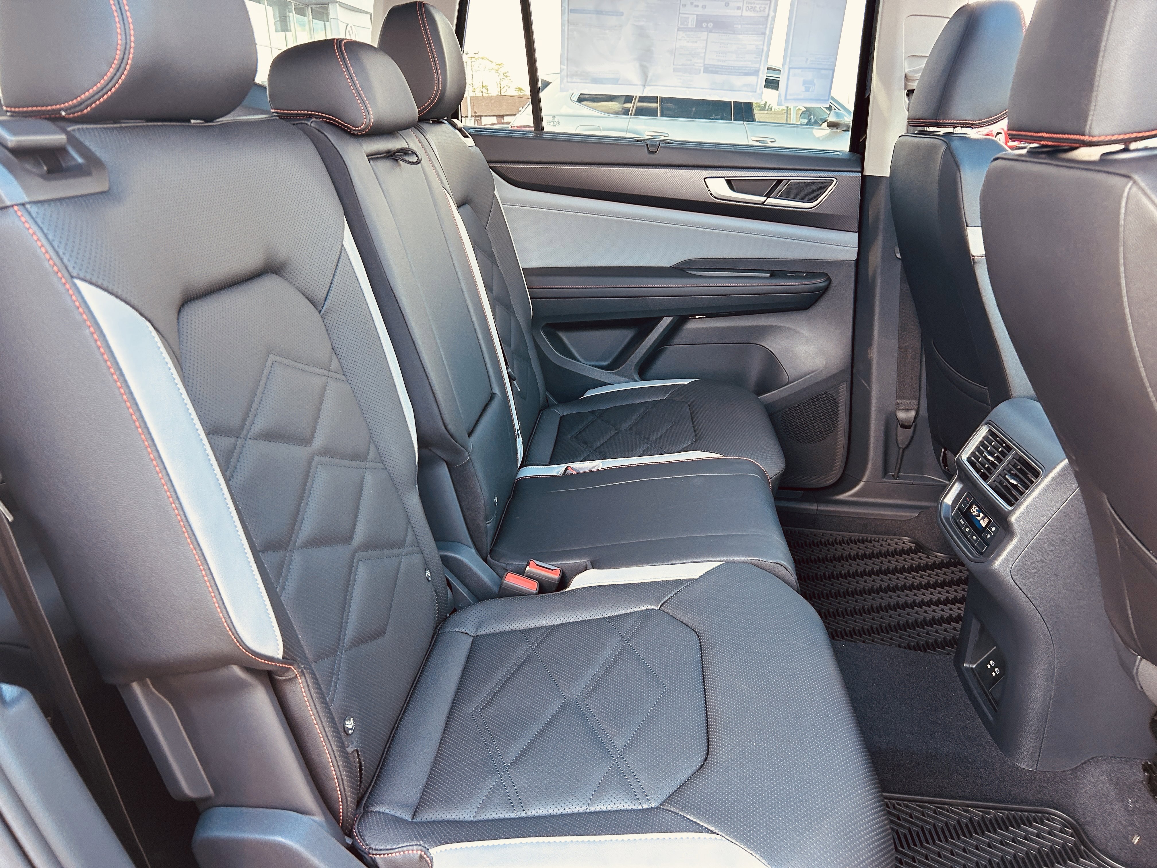 New 2026 Volkswagen Atlas Peak Edition image 25