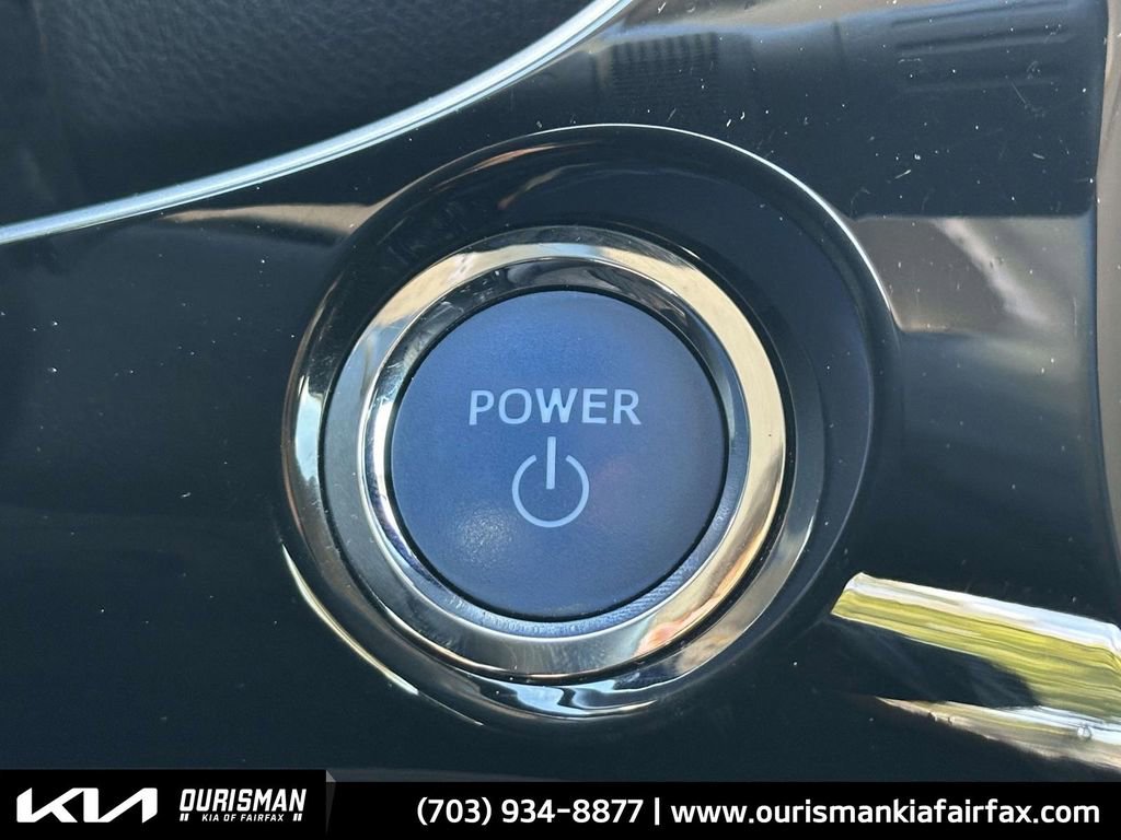 Used 2022 Toyota Prius XLE image 8