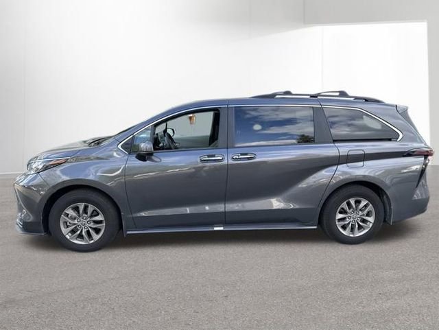 Used 2025 Toyota Sienna XLE w/ XLE Plus Package AWD/4WD image 7