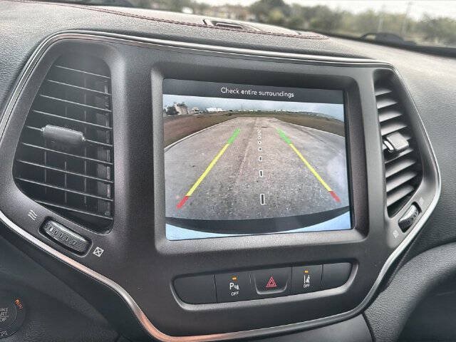 Used 2021 Jeep Cherokee Trailhawk AWD/4WD image 14
