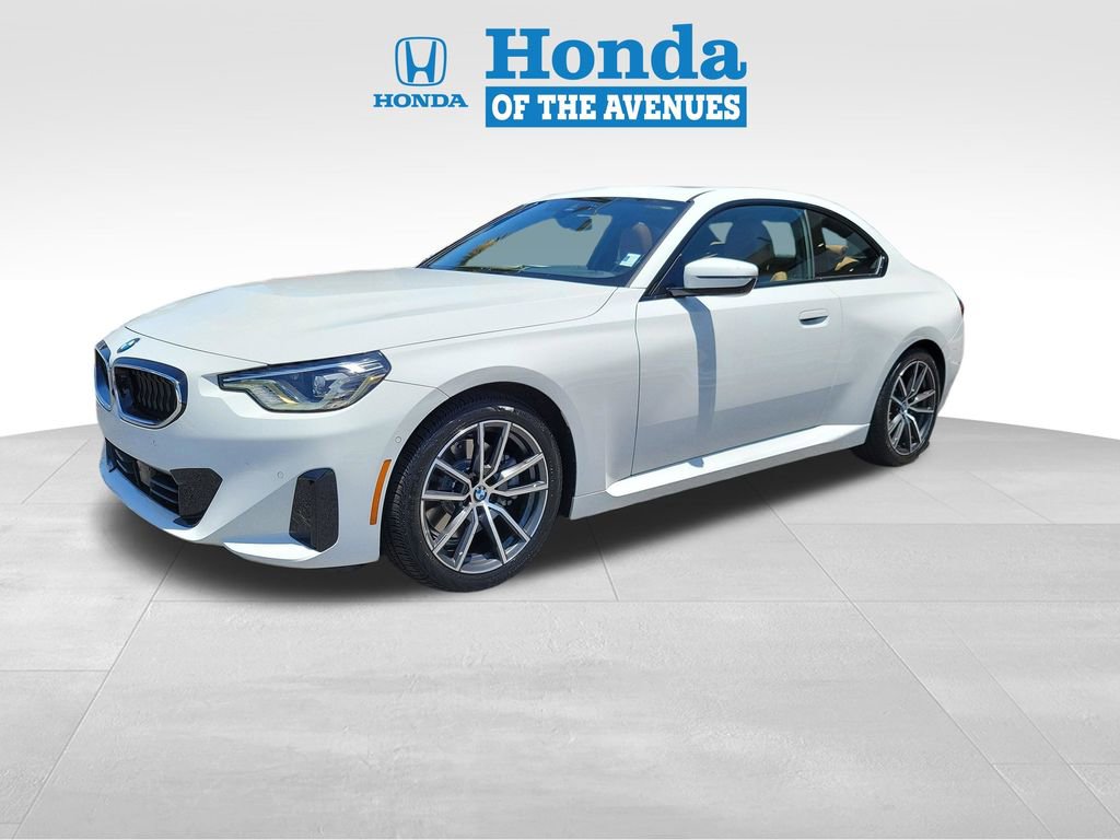 Used 2023 BMW 230i Coupe w/ Premium Package RWD image 2