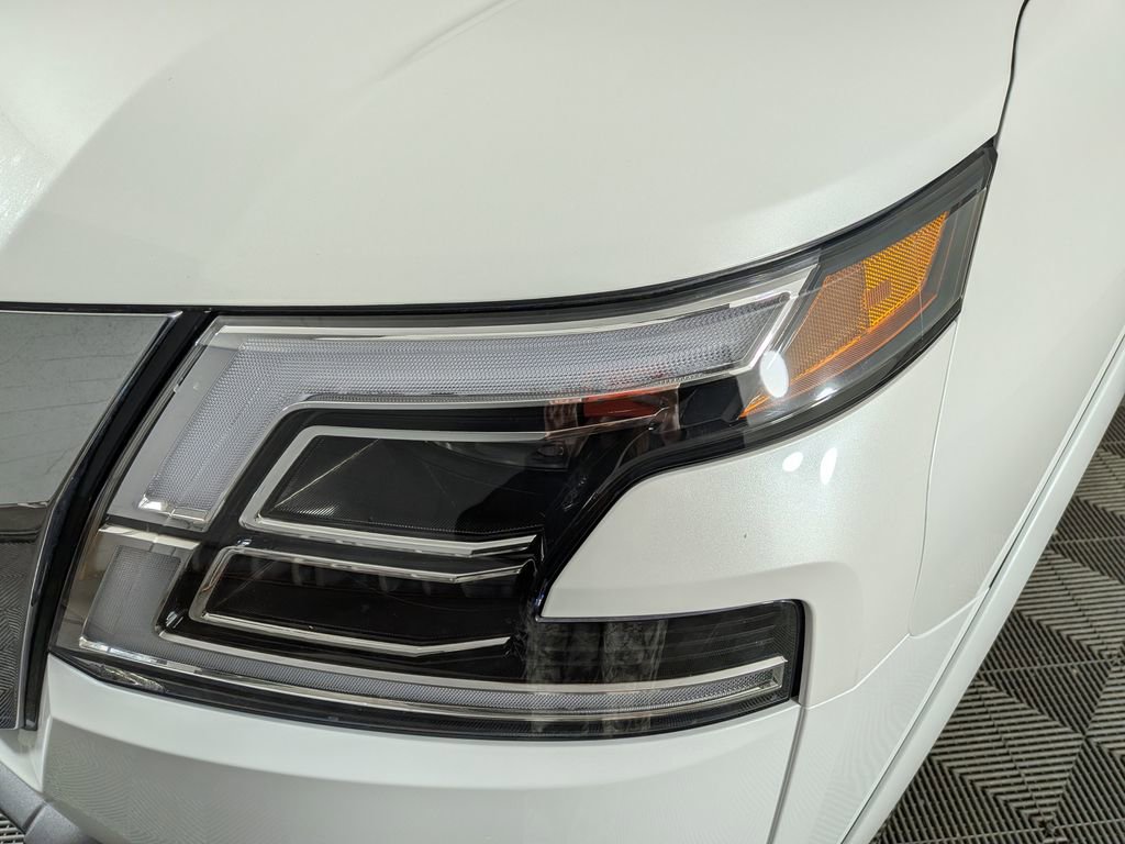 Used 2023 Nissan Armada Platinum w/ Captain's Chairs Package image 15