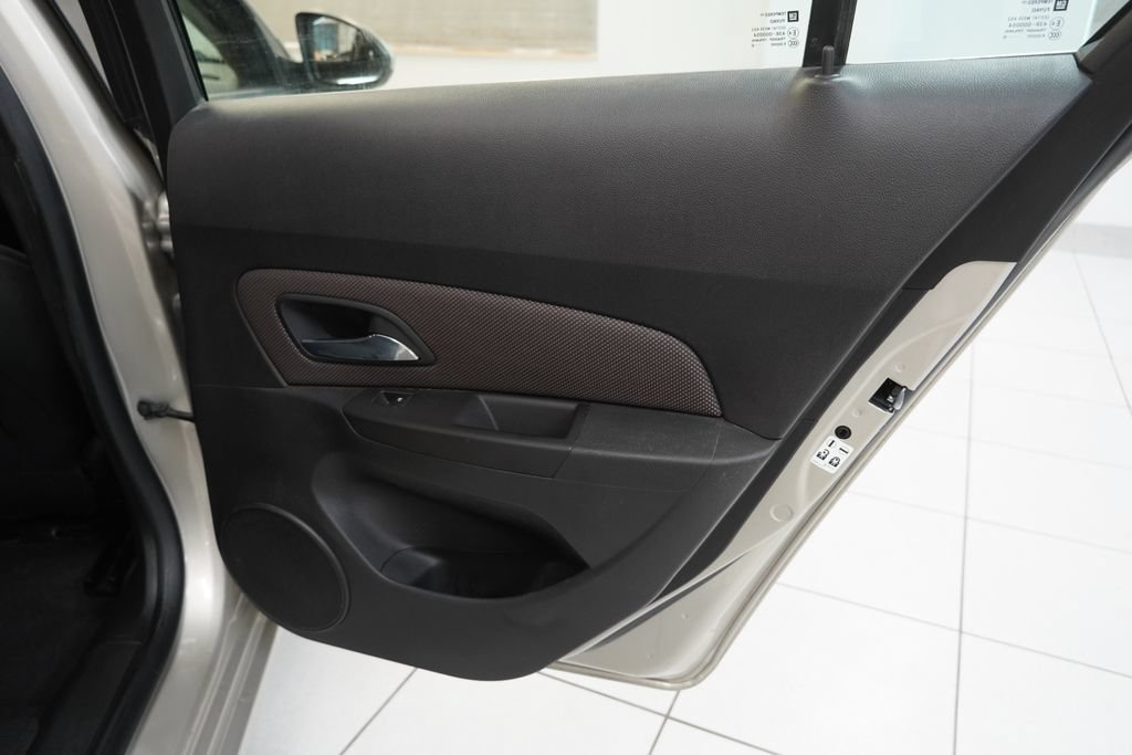 Used 2015 Chevrolet Cruze LT FWD image 28