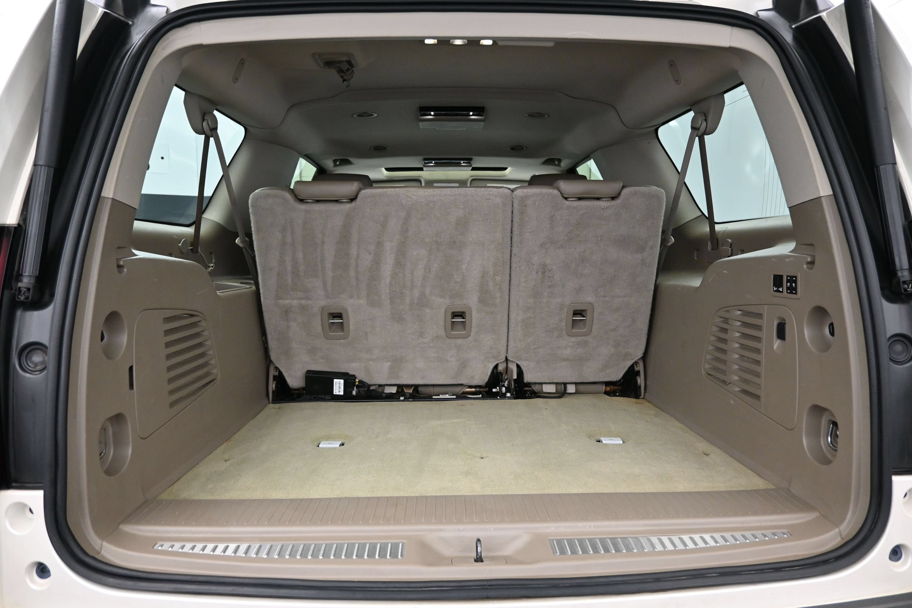 Used 2015 Chevrolet Suburban LTZ AWD/4WD image 7