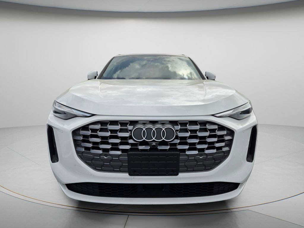 Certified 2025 Audi Q5 Premium w/ Convenience Package image 3