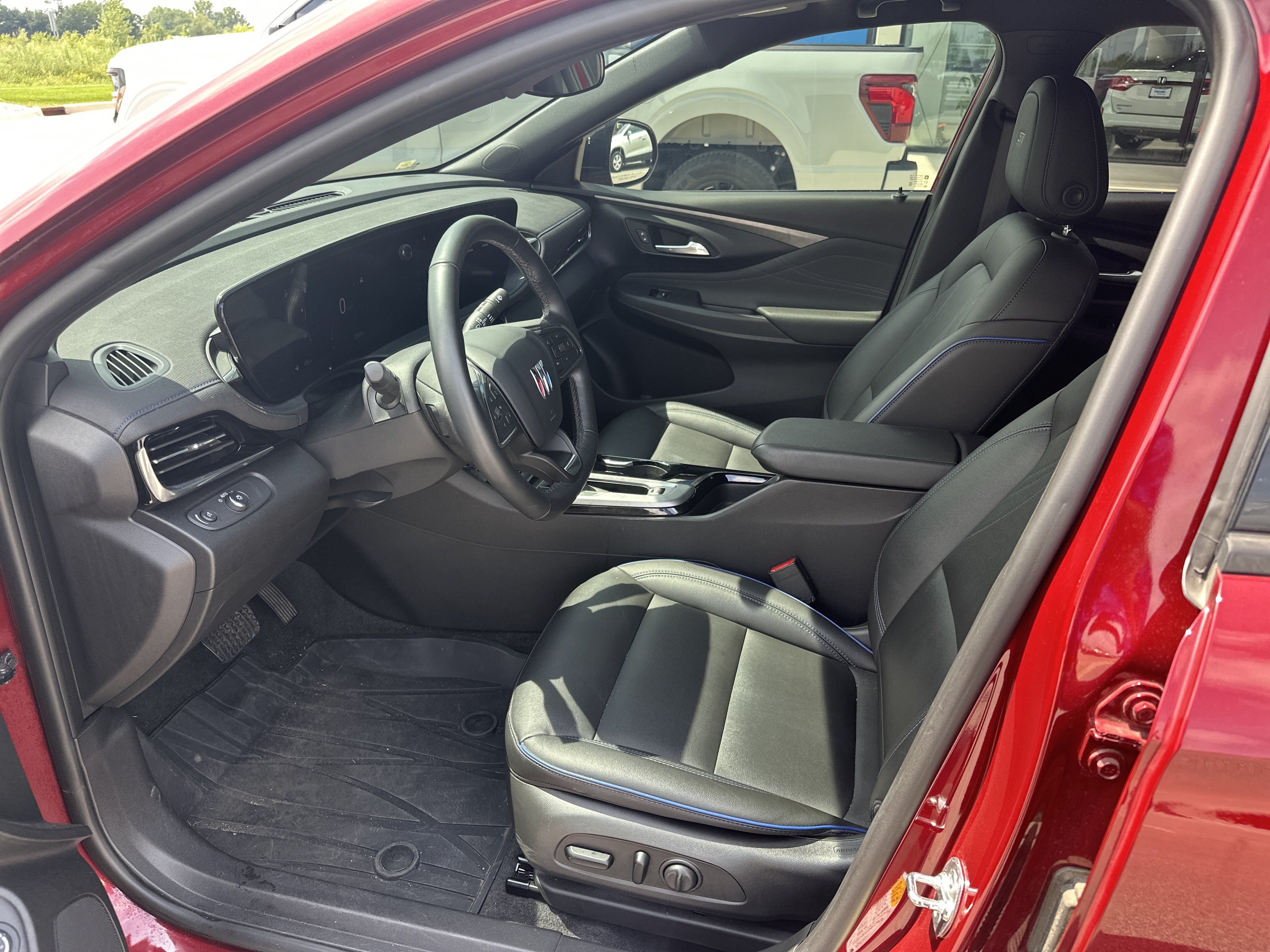 Used 2024 Buick Envista Sport Touring w/ Convenience I Package FWD image 9