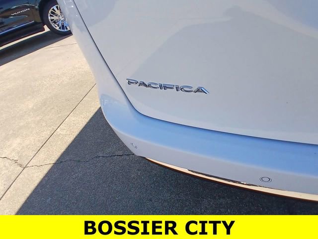 Used 2023 Chrysler Pacifica Touring-L image 31
