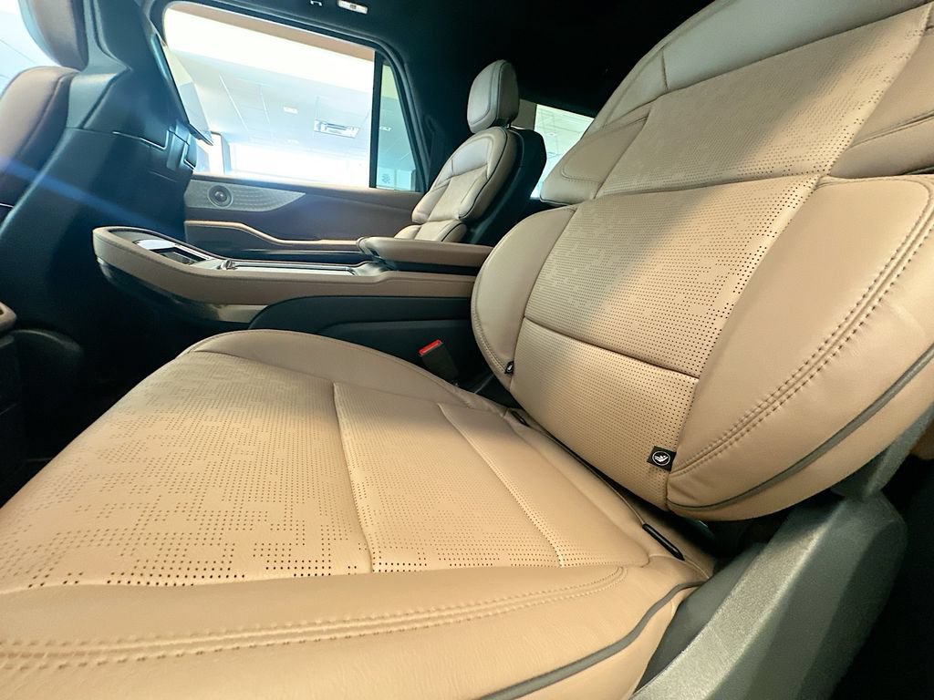 New 2027 Lincoln Navigator L Black Label AWD/4WD image 4