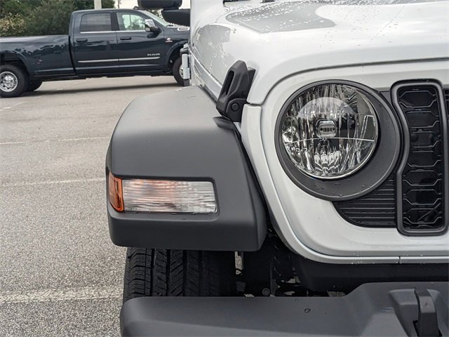 New 2025 Jeep Gladiator Sport image 10