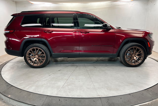 Used 2025 Jeep Grand Cherokee L Limited w/ Black Appearance Package AWD/4WD image 6