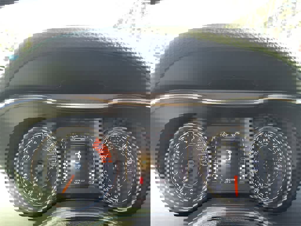 Used 2019 Jeep Cherokee Latitude Plus w/ Comfort/Convenience Group image 15