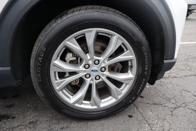 Used 2023 Ford Explorer XLT w/ Equipment Group 202A AWD/4WD image 43