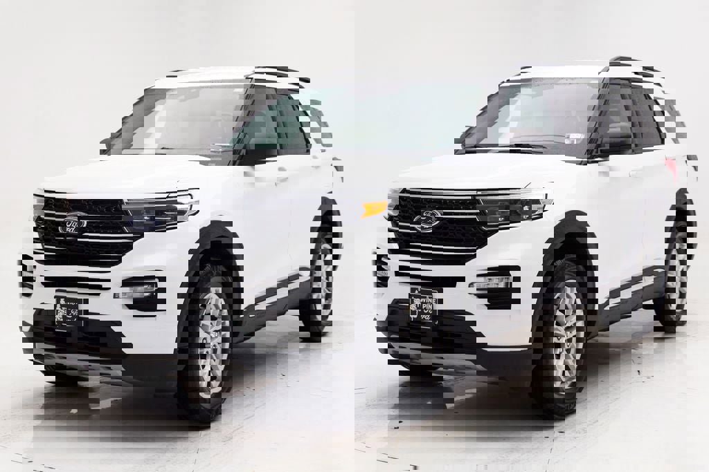 Used 2021 Ford Explorer XLT w/ Equipment Group 202A image 3