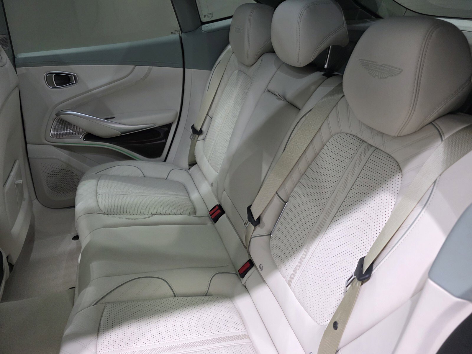 New 2026 Aston Martin DBX 707 image 20