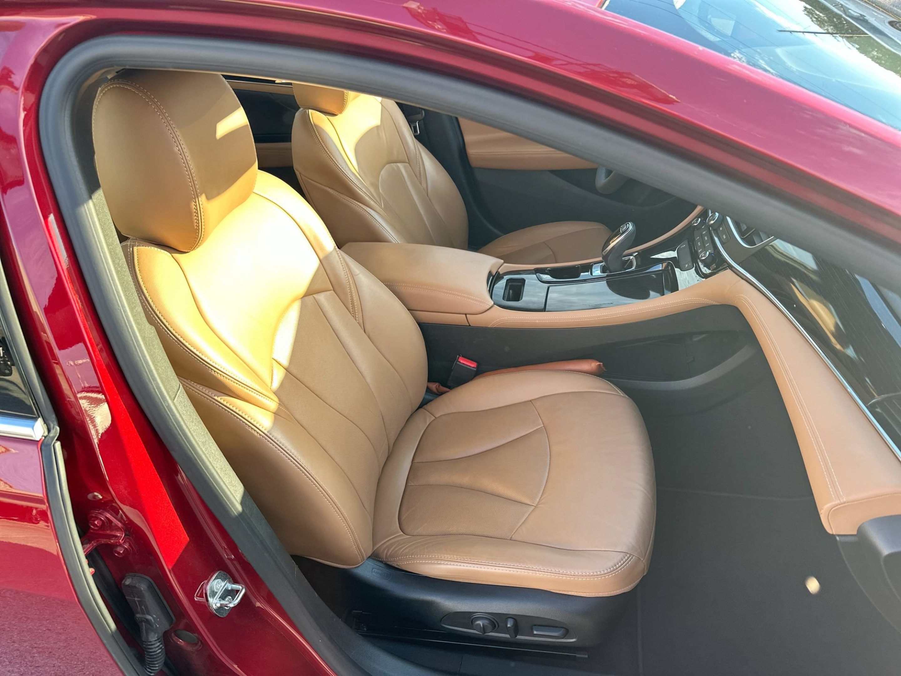Used 2019 Buick LaCrosse Essence w/ Sun and Shade Package FWD image 25