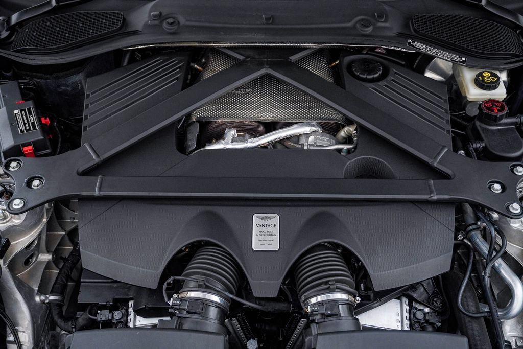 Used 2025 Aston Martin V8 Vantage Coupe RWD image 35