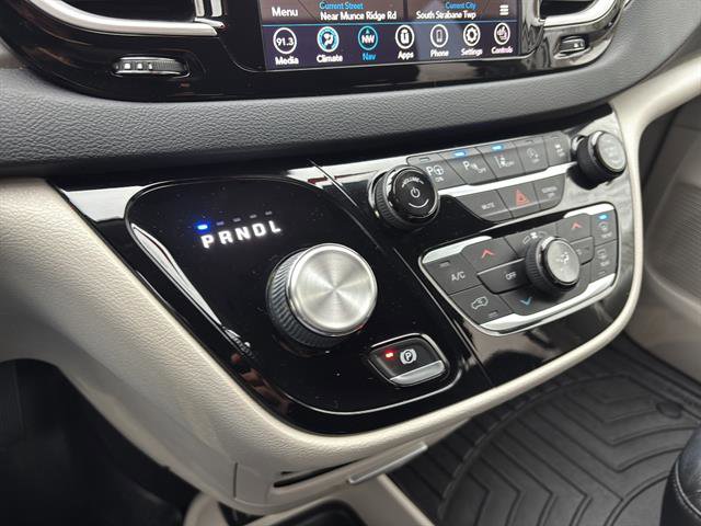Used 2020 Chrysler Pacifica Touring-L Plus w/ Advanced Safetytec Group FWD image 23