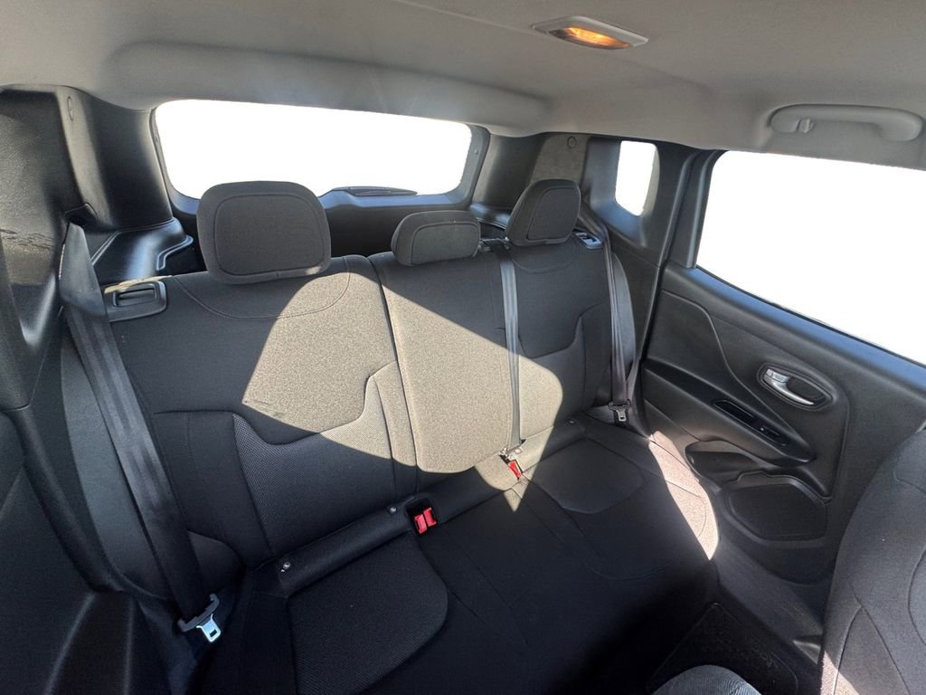 Used 2023 Jeep Renegade Latitude image 16