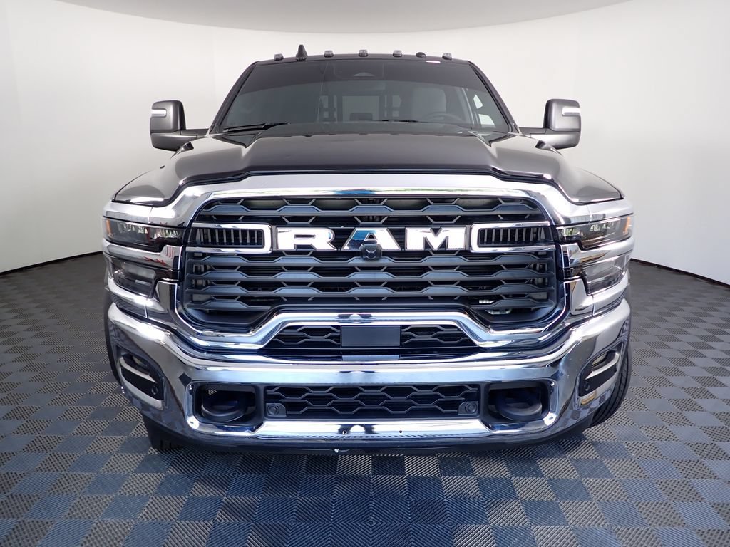 Used 2025 RAM 5500 4x4 Crew Cab image 10