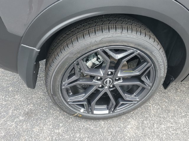 New 2027 Nissan Kicks SR w/ SR Premium Package FWD image 5