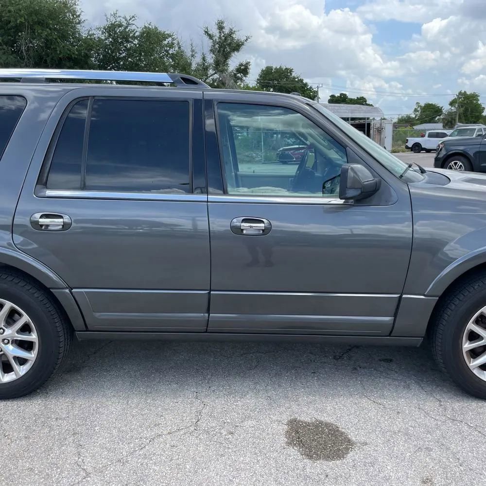 Used 2015 Ford Expedition Limited w/ Equipment Group 301A AWD/4WD image 11