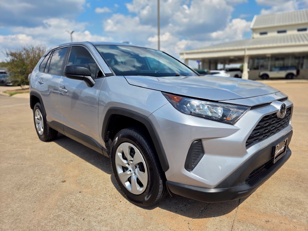 Used 2022 Toyota RAV4 LE FWD image 3
