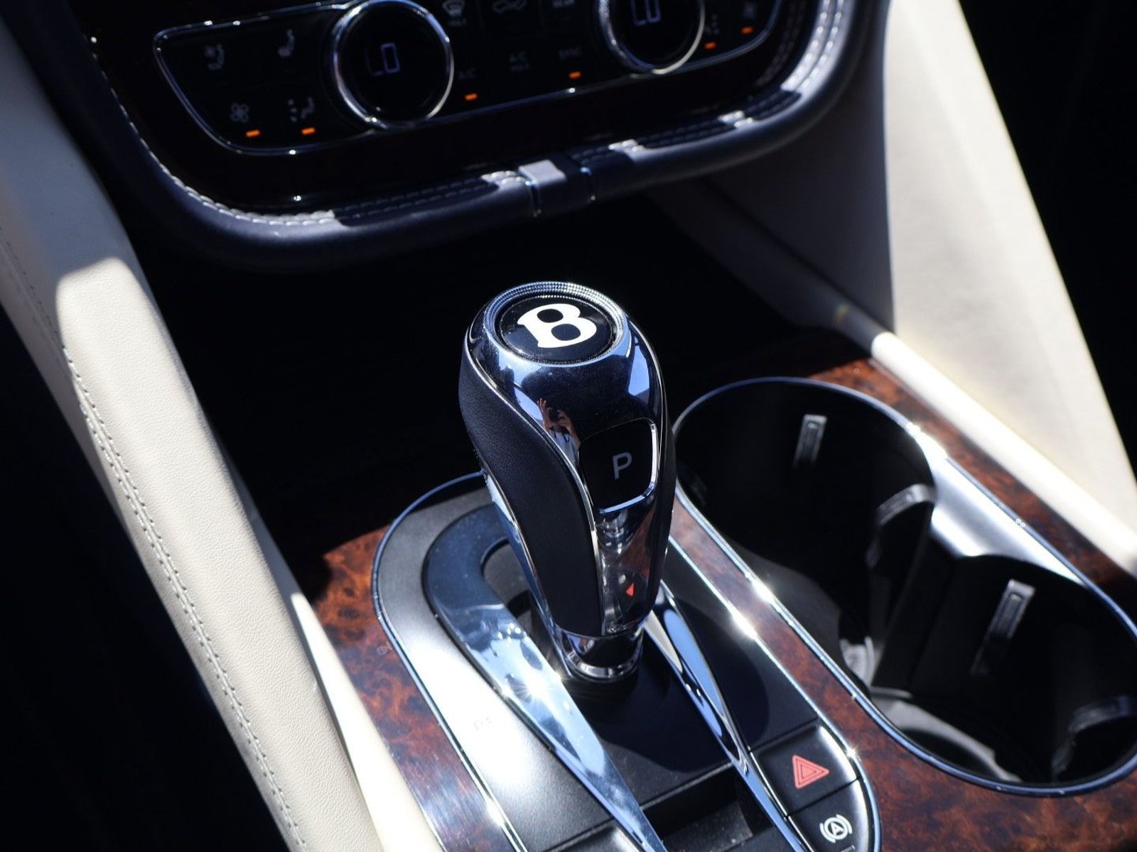 Certified 2022 Bentley Bentayga AWD/4WD image 18