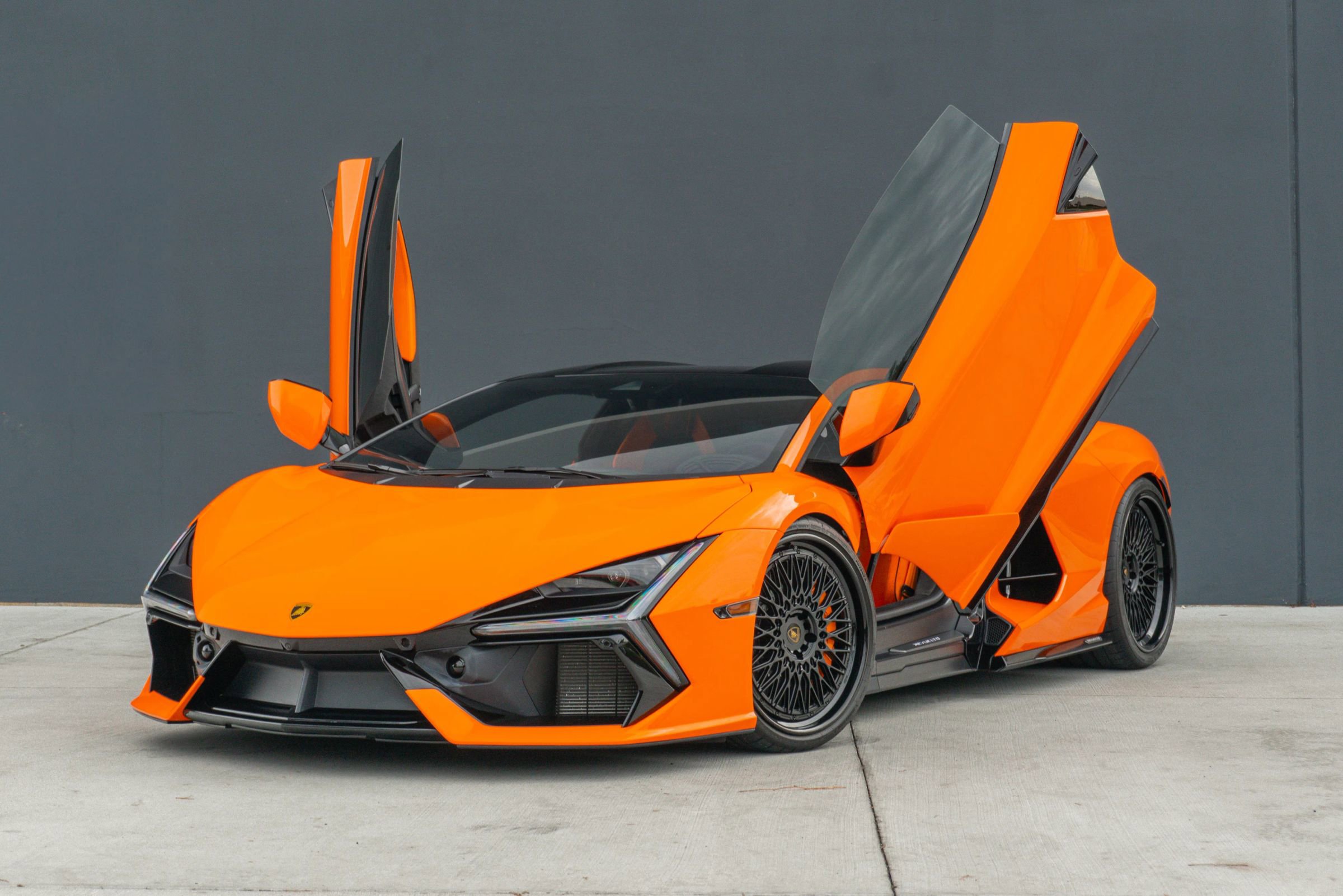 Used 2025 Lamborghini Revuelto Coupe 2D image 3