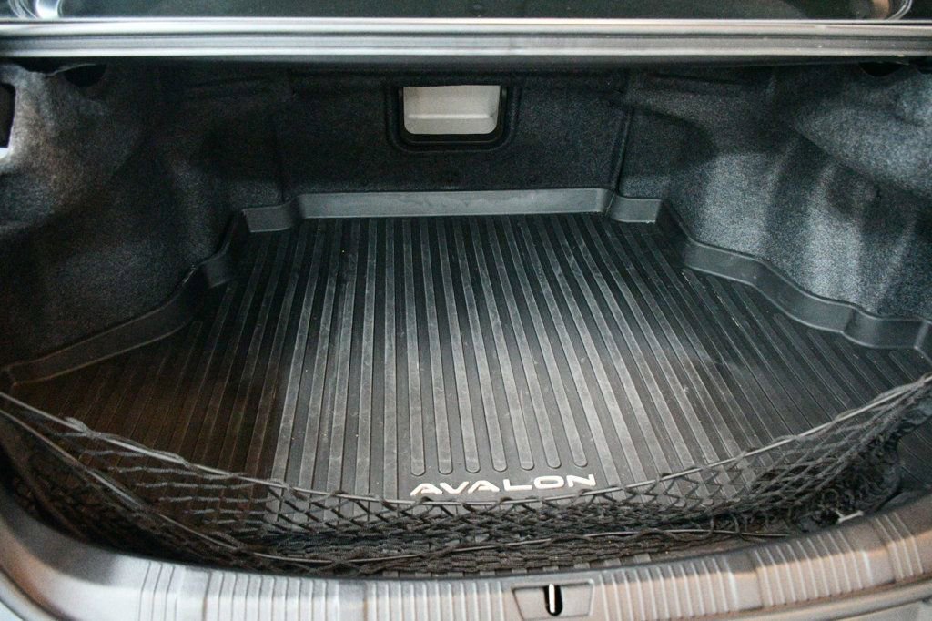 Used 2013 Toyota Avalon XLE Premium FWD image 62